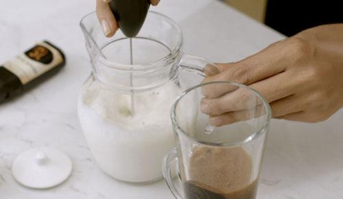 How to Make a Coffee Frappé - Caffè di Artisan